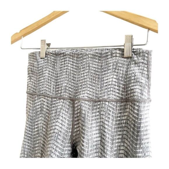 Lululemon Wunder Under High Rise Leggings Cropped Size 6 Chevron Stripe Print - Picture 6 of 10